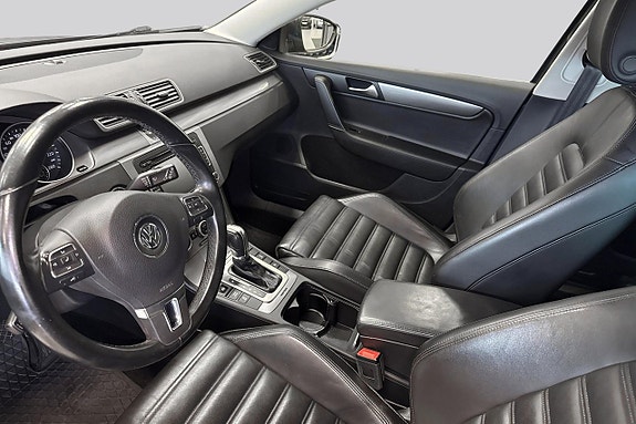 Volkswagen Passat 8 of 17