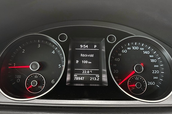 Volkswagen Passat 10 of 17