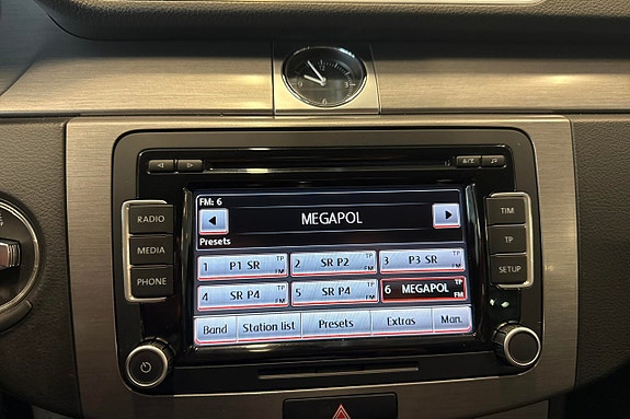 Volkswagen Passat 11 of 17