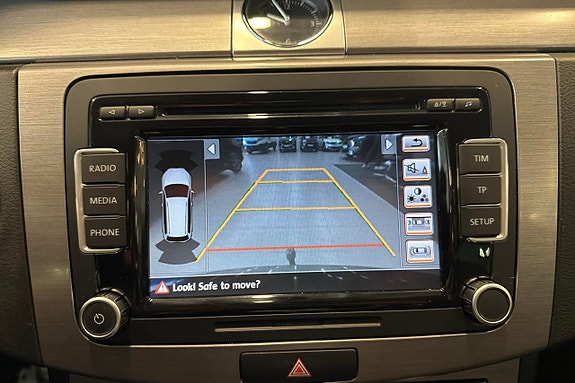 Volkswagen Passat 13 of 17