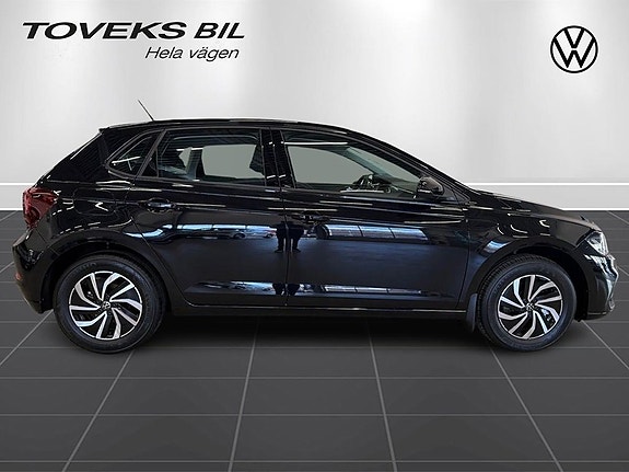Volkswagen Polo 2 of 18