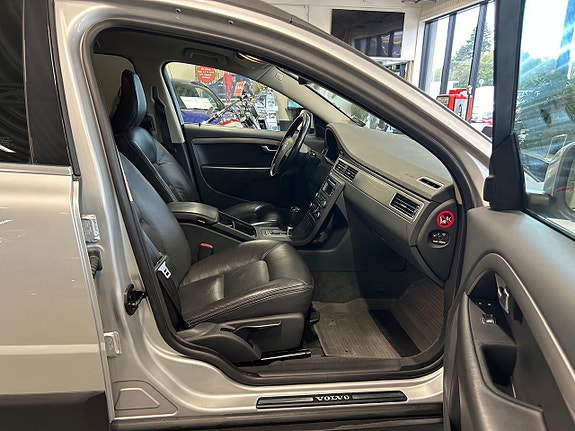 Volvo XC70 12 of 25
