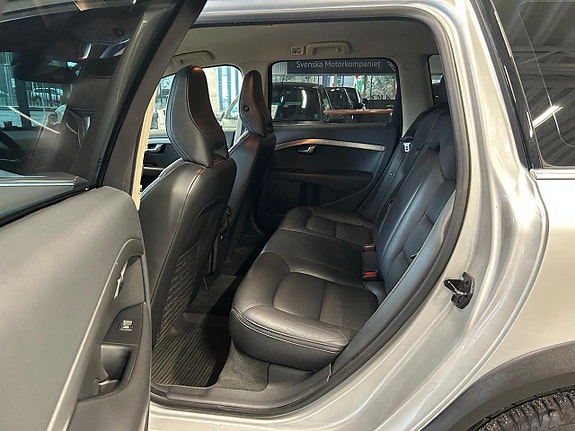 Volvo XC70 11 of 25