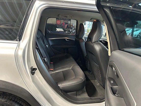 Volvo XC70 13 of 25