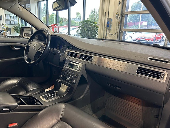 Volvo XC70 14 of 25