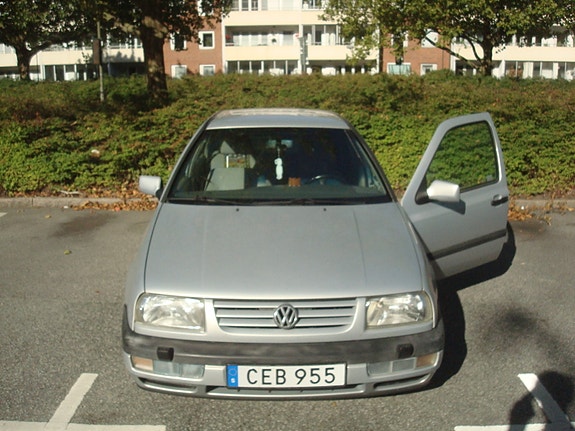 Volkswagen Vento 2 of 8