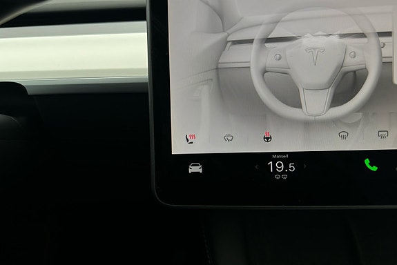 Tesla Model Y 22 of 26