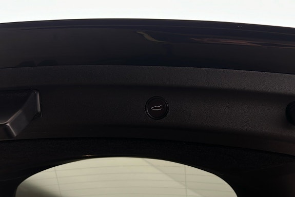 Tesla Model Y 14 of 26