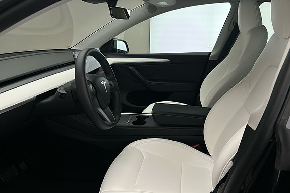 Tesla Model Y 9 of 26
