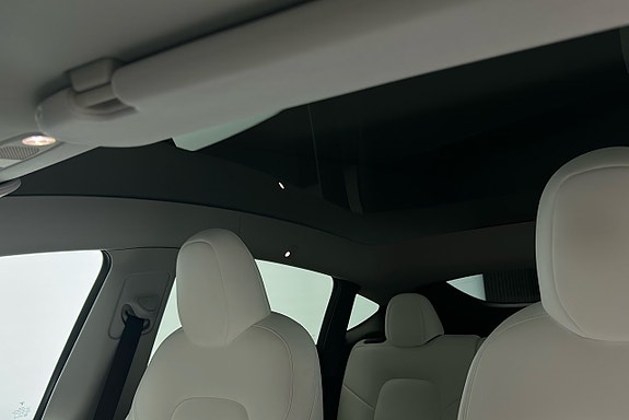 Tesla Model Y 18 of 26