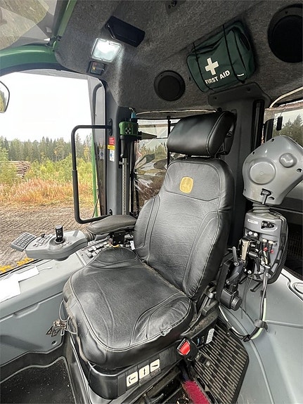John Deere 1270G 16 of 24