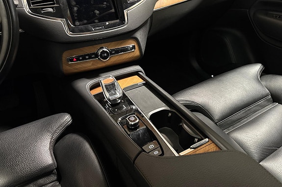 Volvo XC90 18 of 30