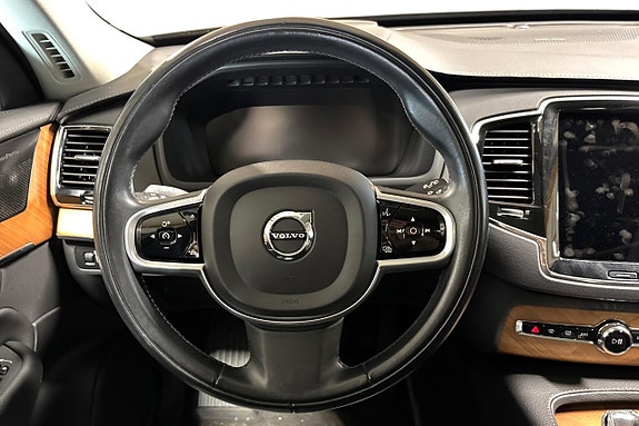 Volvo XC90 14 of 30