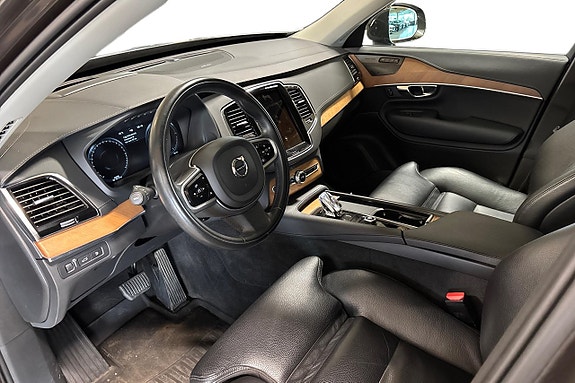 Volvo XC90 12 of 30