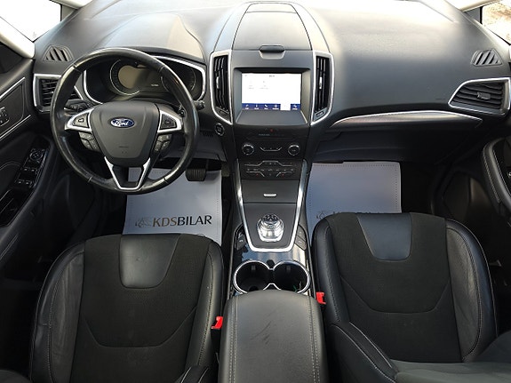 Ford S-MAX 8 of 16