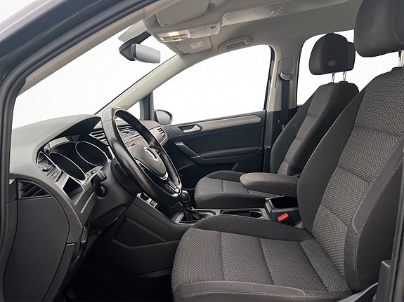 Volkswagen Touran 9 of 26