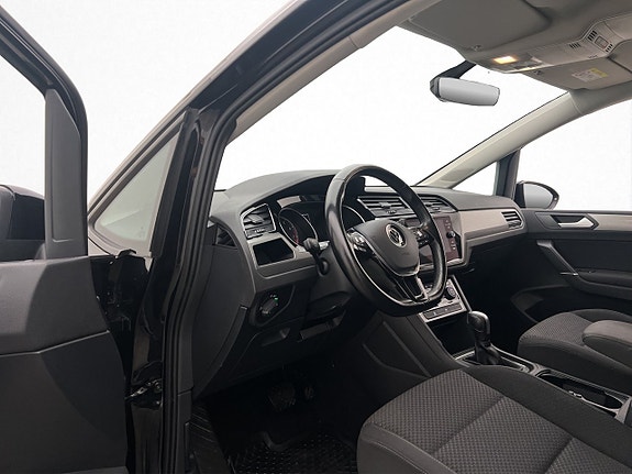 Volkswagen Touran 8 of 26