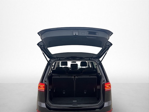 Volkswagen Touran 26 of 26