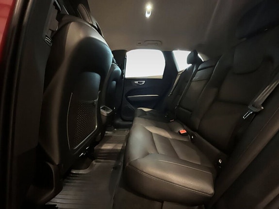 Volvo XC60 11 of 20