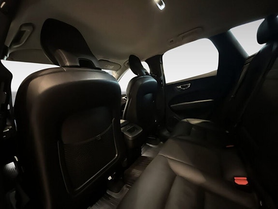 Volvo XC60 12 of 20