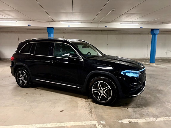 Mercedes-Benz EQB250+ 2 of 6