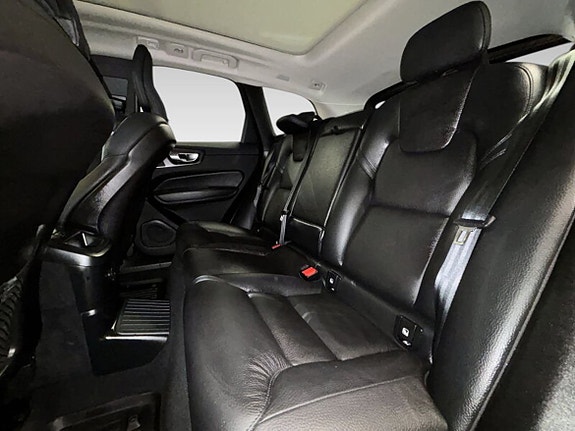 Volvo XC60 11 of 20