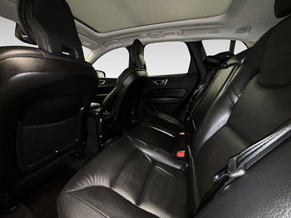 Volvo XC60 12 of 20