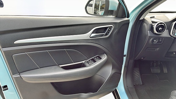 MG ZS EV 10 of 12