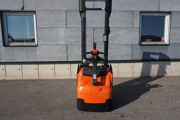 Toyota SWE160 6 of 9