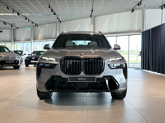 BMW X7 2 of 30