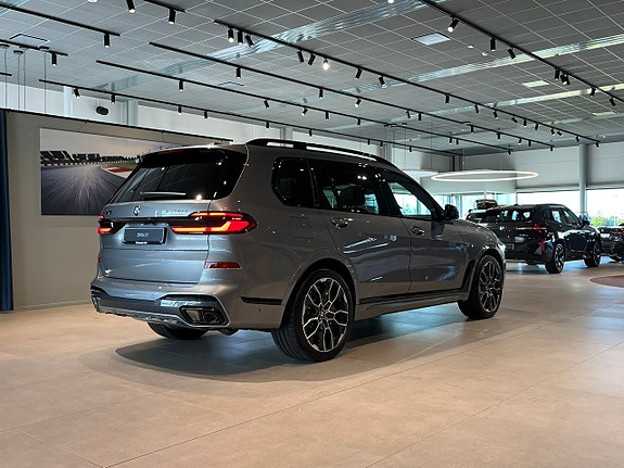 BMW X7 4 of 30