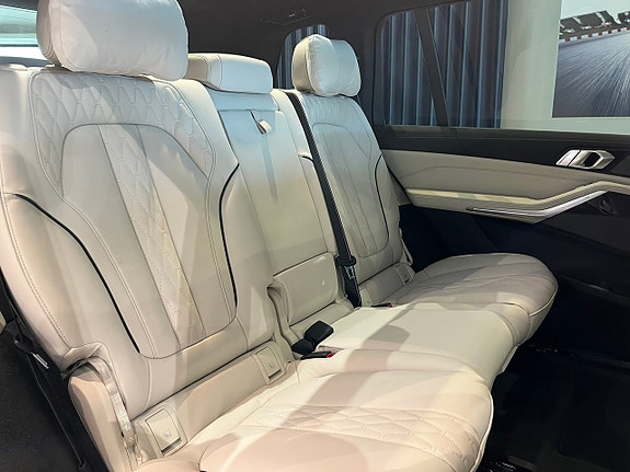 BMW X7 22 of 30