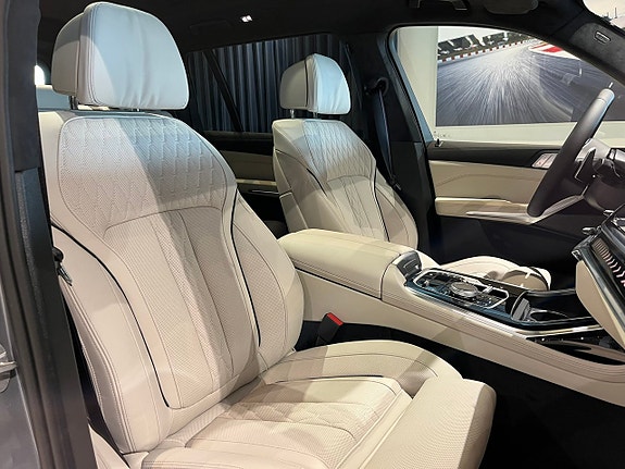 BMW X7 20 of 30