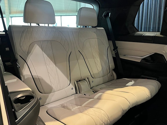 BMW X7 25 of 30