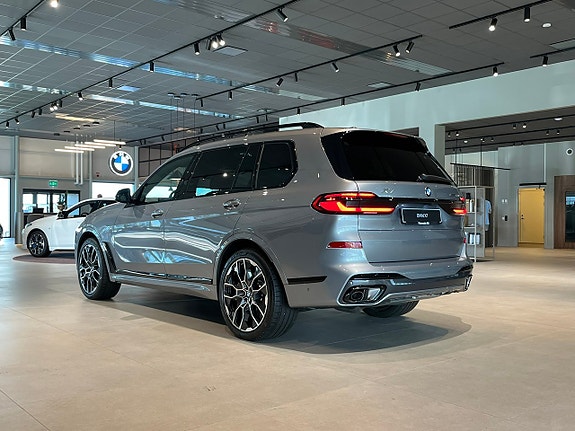 BMW X7 6 of 30