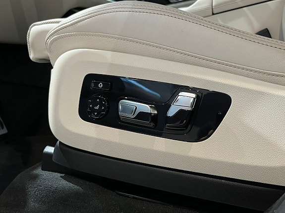 BMW X7 13 of 30