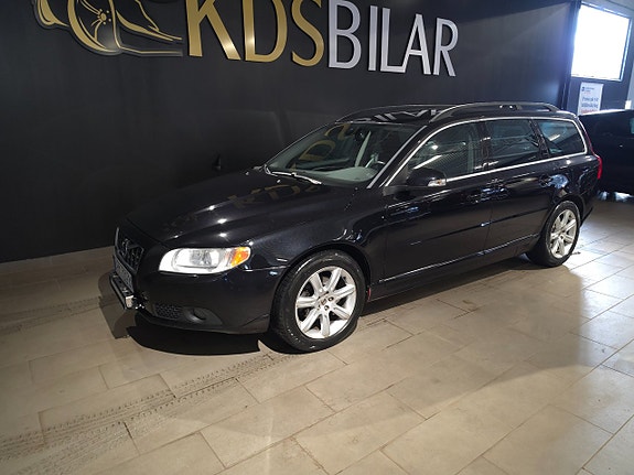 Volvo V70 2 of 11