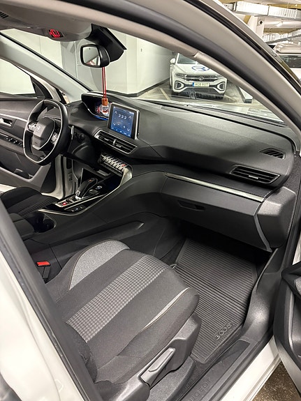 Peugeot 3008 9 of 12