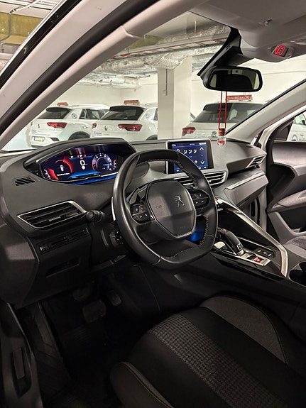 Peugeot 3008 8 of 12