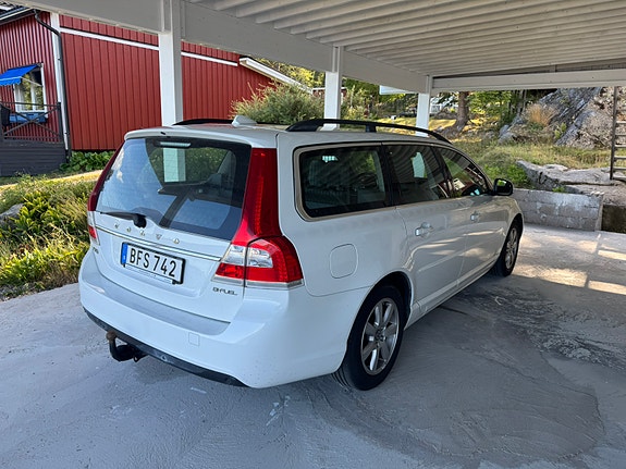 Volvo V70 2 of 10