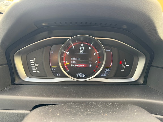 Volvo V70 3 of 10