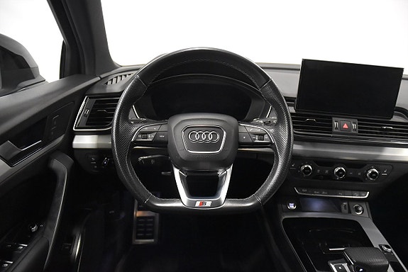 Audi Q5 2 of 21