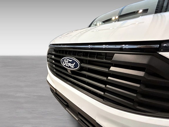 Ford Transit Custom 8 of 12
