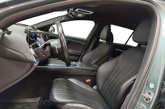 Mercedes-Benz E300 10 of 17
