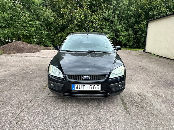 Ford Focus 2 of 13