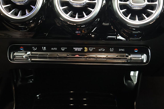 Mercedes-Benz CLA200 21 of 24