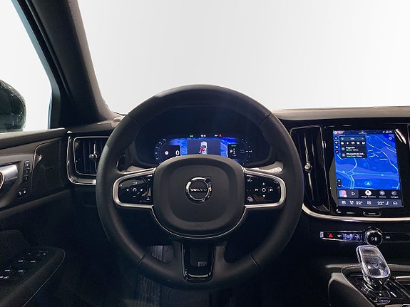 Volvo V60 11 of 16