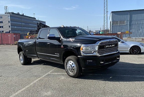 Dodge RAM 3500 2 of 5