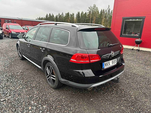 Volkswagen Passat Alltrack 3 of 7