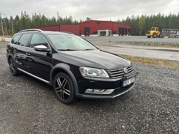 Volkswagen Passat Alltrack 2 of 7